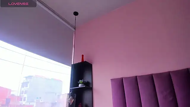 Snapshot of violet_myerrs chatting on February 12, 1:00 pm violet myerrs online show from February 12, 1:00 pm