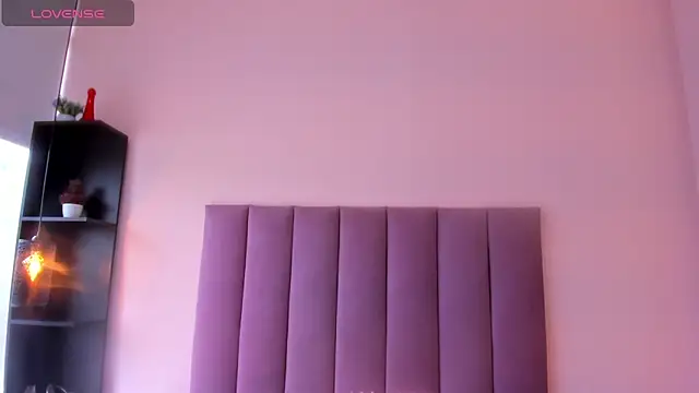 Snapshot of violet_myerrs chatting on December 19, 2:41 pm violet myerrs online show from December 19, 2:41 pm