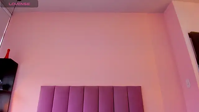 Snapshot of violet_myerrs chatting on December 22, 2:39 pm violet myerrs online show from December 22, 2:39 pm