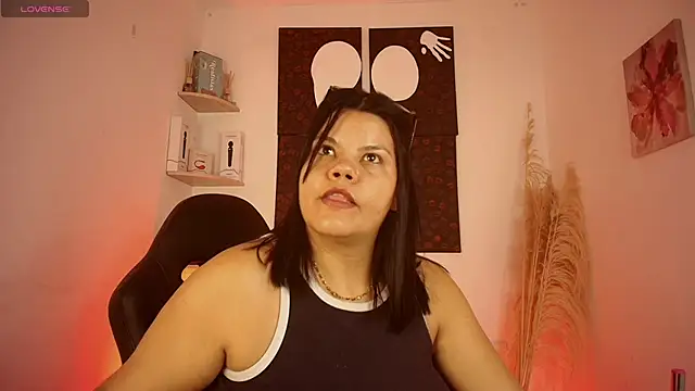 Iamlola  online show from November 16, 3:55 am