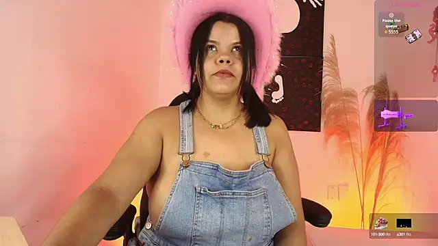 Snapshot of Iamlola_ chatting on September 27, 3:45 am Iamlola online show from September 27, 3:45 am