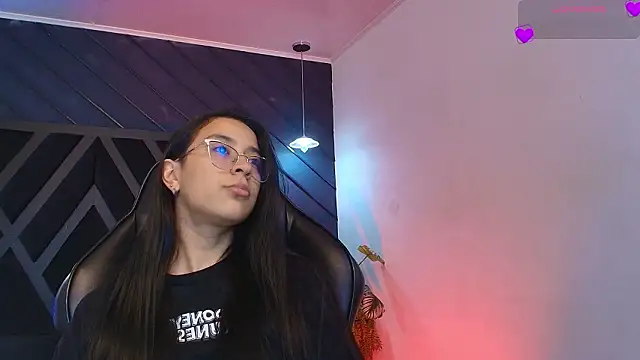 zoe martins  online show from March 5, 5:20 pm