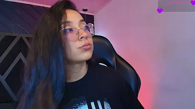 zoe martins  online show from March 30, 5:25 pm