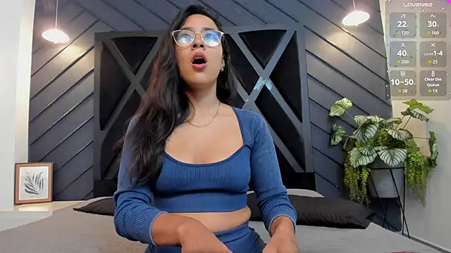 zoe martins  online show from September 26, 5:20 pm