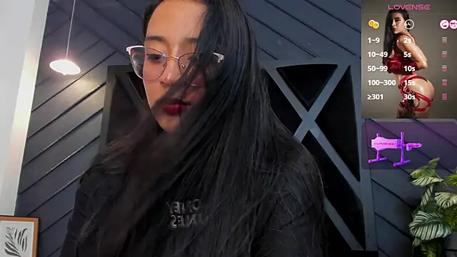 zoe martins  online show from October 25, 5:35 pm