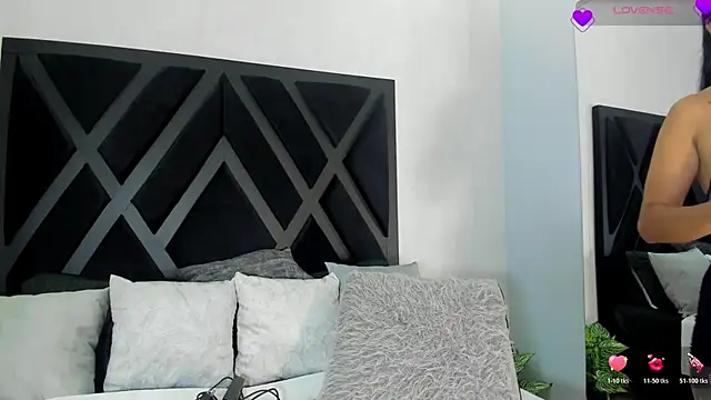 zoe martins  online show from May 29, 5:52 pm