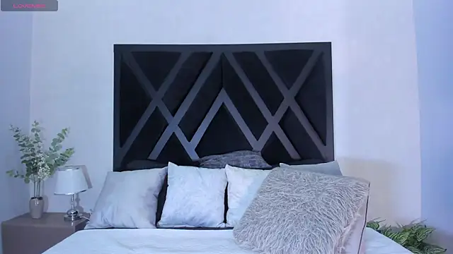 zoe martins  online show from May 28, 5:41 pm