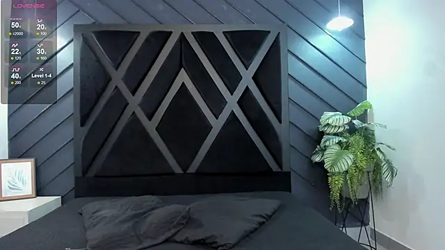 zoe martins  online show from December 1, 5:25 pm