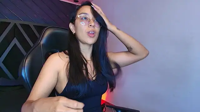 zoe martins  online show from April 13, 5:17 pm