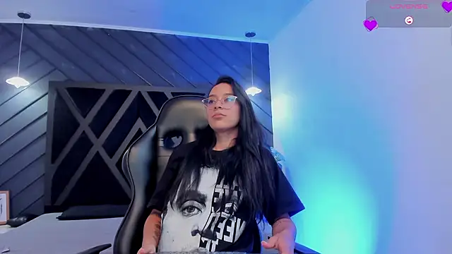 zoe martins  online show from February 6, 5:31 pm