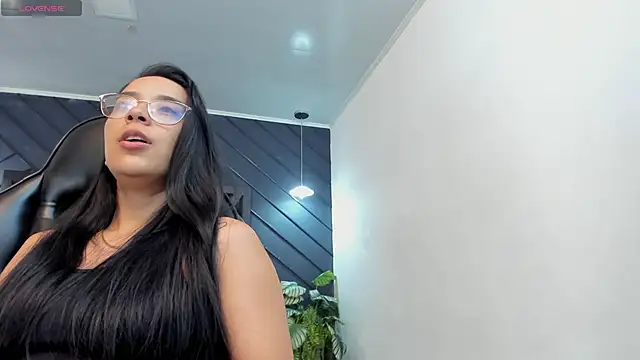 zoe martins  online show from December 2, 5:25 pm