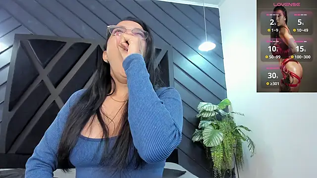 zoe martins  online show from November 18, 5:27 pm