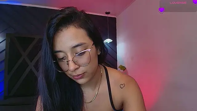 zoe martins  online show from March 20, 5:25 pm