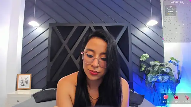 zoe martins  online show from September 30, 5:30 pm