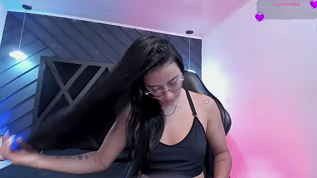 zoe martins  online show from February 19, 5:21 pm