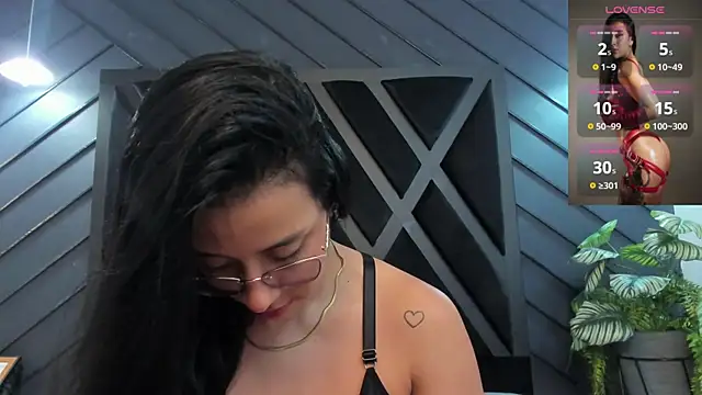 zoe martins  online show from November 10, 5:29 pm