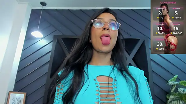 zoe martins  online show from November 12, 5:17 pm