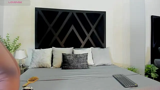 zoe martins  online show from June 3, 5:39 pm