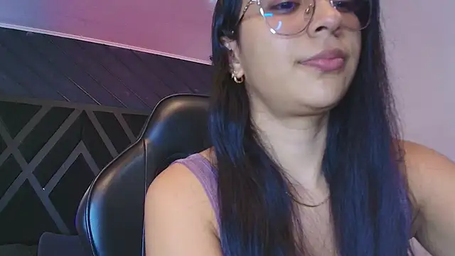 zoe martins  online show from April 7, 5:15 pm