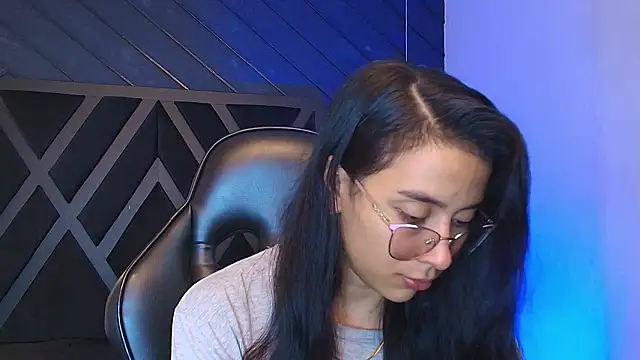 zoe martins  online show from March 13, 5:18 pm