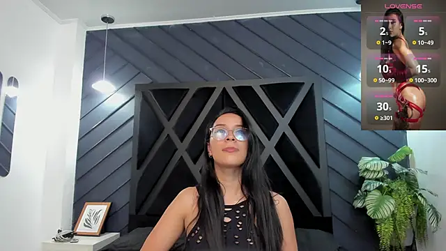 zoe martins  online show from November 26, 5:35 pm