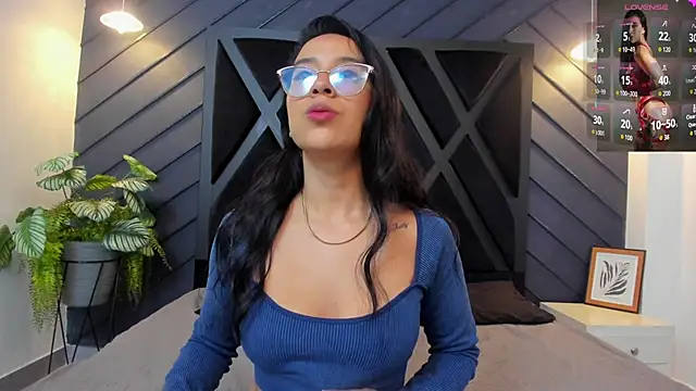 zoe martins  online show from October 13, 5:36 pm