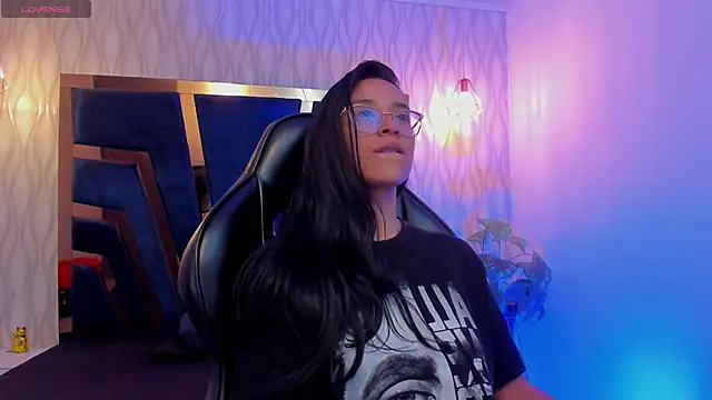 zoe martins  online show from February 9, 5:33 pm