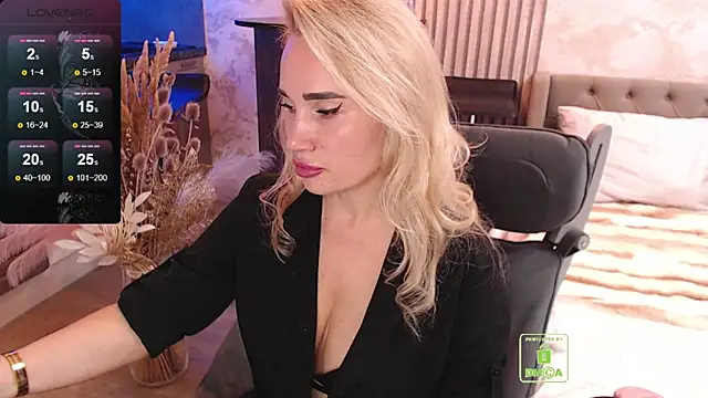 FreeBerryMILF online show from February 14, 8:09 pm