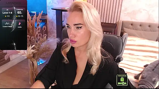 FreeBerryMILF online show from April 14, 8:36 pm