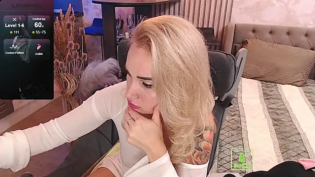 Snapshot of FreeBerryMILF chatting on December 14, 8:36 pm FreeBerryMILF online show from December 14, 8:36 pm