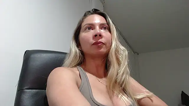 manelyk 17 online show from March 3, 11:12 pm