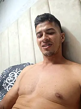 Snapshot of piterrr_hot chatting on November 24, 12:43 am piterrr hot online show from November 24, 12:43 am