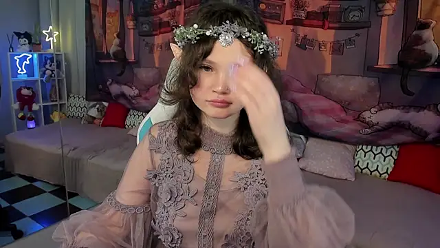 EmilyChaves online show from October 29, 6:29 pm