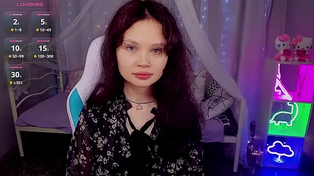 EmilyChaves online show from April 27, 6:44 am