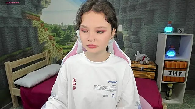 Snapshot of EmilyChaves chatting on September 22, 10:49 pm EmilyChaves online show from September 22, 10:49 pm