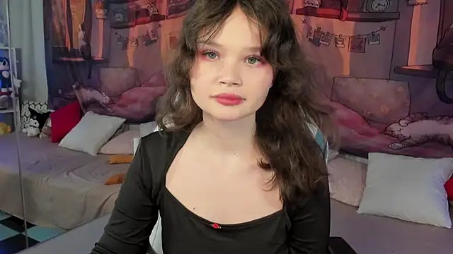 EmilyChaves online show from November 13, 4:44 pm