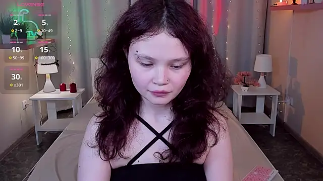 Snapshot of EmilyChaves chatting on June 11, 10:12 am EmilyChaves online show from June 11, 10:12 am