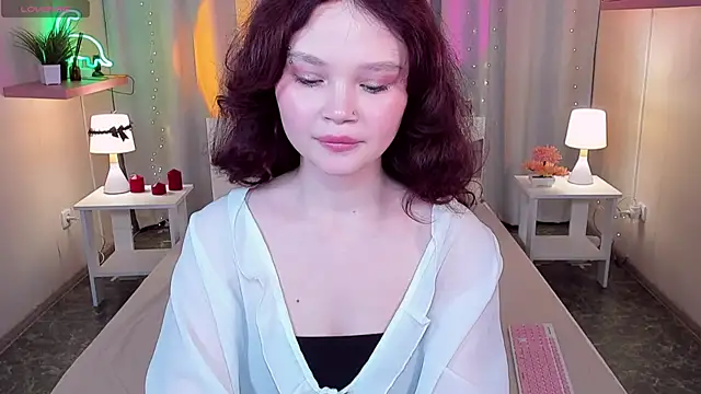 EmilyChaves online show from June 3, 8:15 am