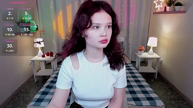 EmilyChaves online show from May 19, 8:21 am