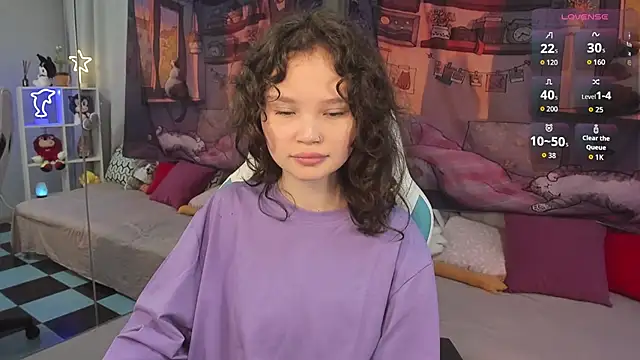Snapshot of EmilyChaves chatting on October 1, 6:12 pm EmilyChaves online show from October 1, 6:12 pm
