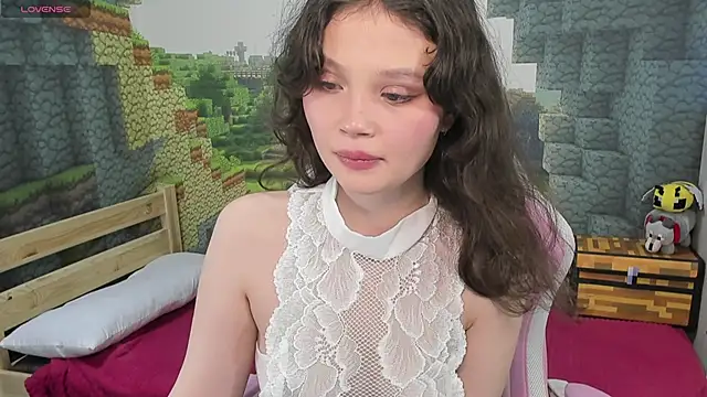 EmilyChaves online show from November 26, 5:35 pm