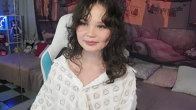 EmilyChaves online show from November 22, 4:50 pm