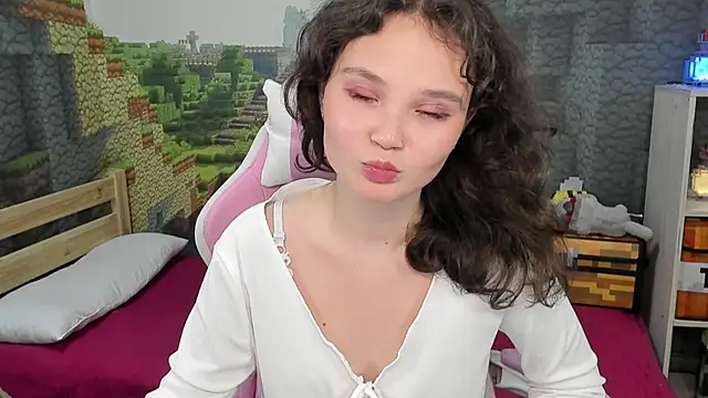 Snapshot of EmilyChaves chatting on September 10, 5:50 am EmilyChaves online show from September 10, 5:50 am