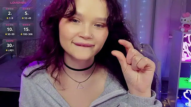 EmilyChaves online show from April 22, 10:22 am