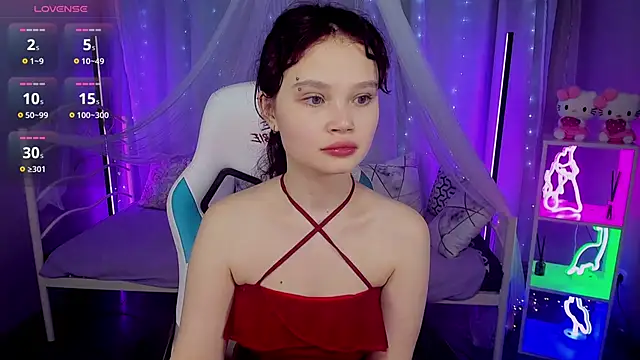 EmilyChaves online show from May 13, 7:48 am