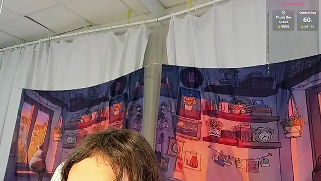 EmilyChaves online show from November 10, 6:35 pm