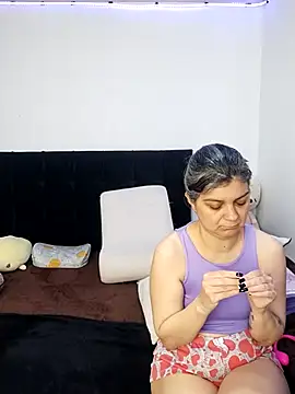 queemking online show from February 5, 8:26 pm