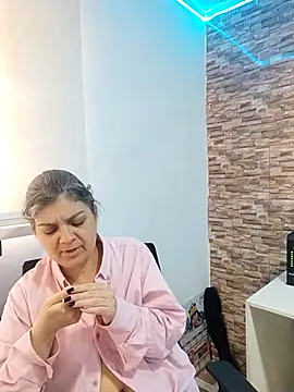 queemking online show from February 9, 7:12 pm