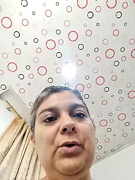 queemking online show from March 5, 9:11 pm