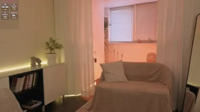 Snapshot of Alice_Sunrise chatting on October 29, 11:20 am Alice Sunrise online show from October 29, 11:20 am